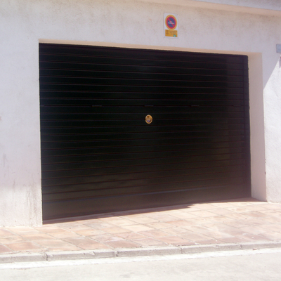 PUERTA BASCULANTE PVC