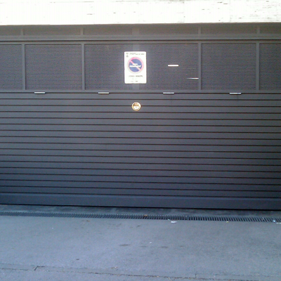 PUERTA BASCULANTE