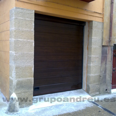 Puerta garaje seccionable