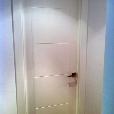 Puerta Lacada