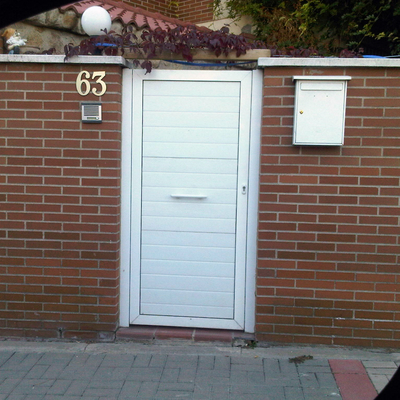 puerta peatonal