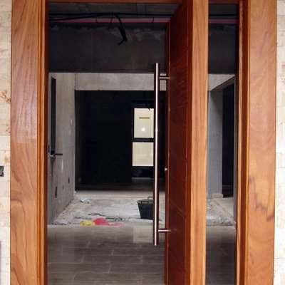 puerta pivotante excéntrica