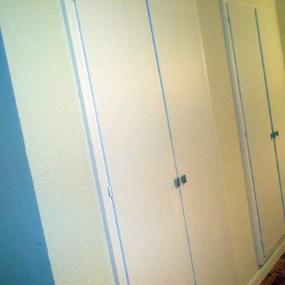 puertas abatibles lacadas en blanco al horno