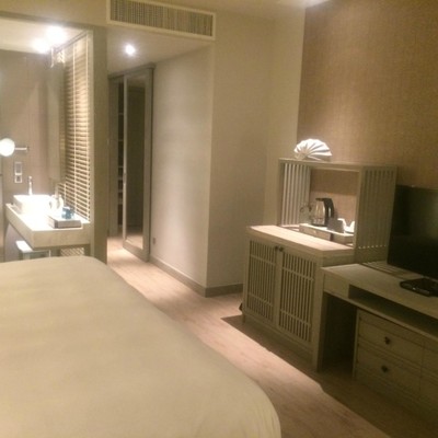 dormitorio y baño