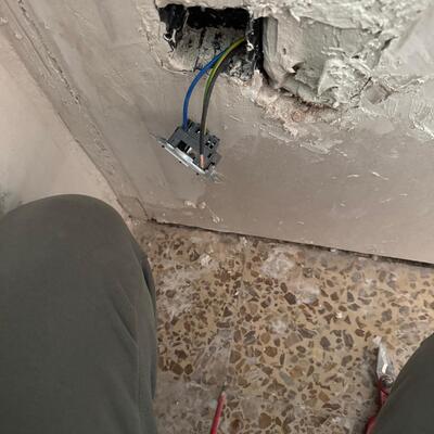 Instalacion de mecanismos en una vivienda unifamiliar de dos pisos