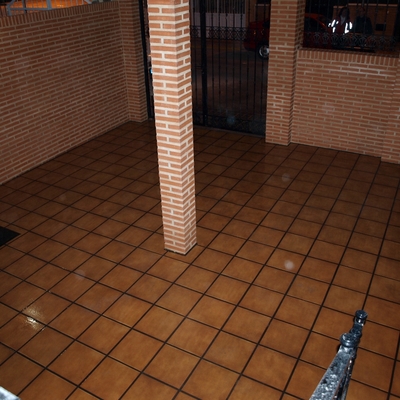 Reforma de una fachada de calle ampliando el patio