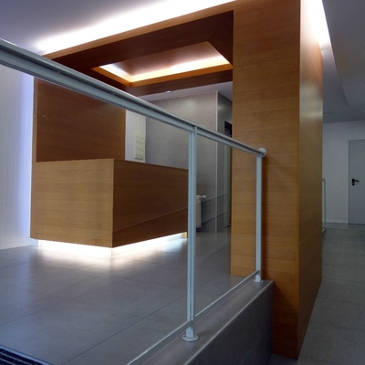 Remodelación de acceso a edificio de oficinas