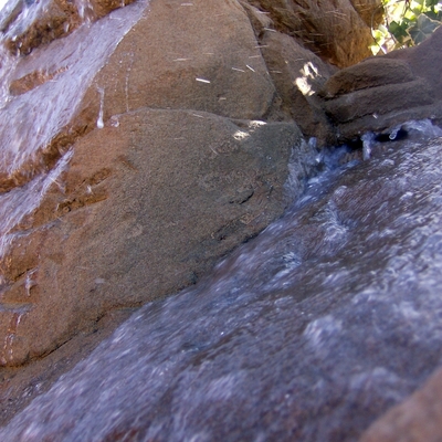 ROCA EN PISCINA 1