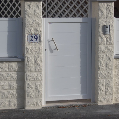 PUERTA DE SERVICIO