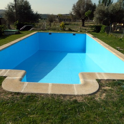 Saneado y pintado de piscina