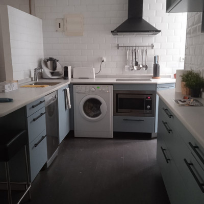 Lacado muebles de cocina a mano. (Después)