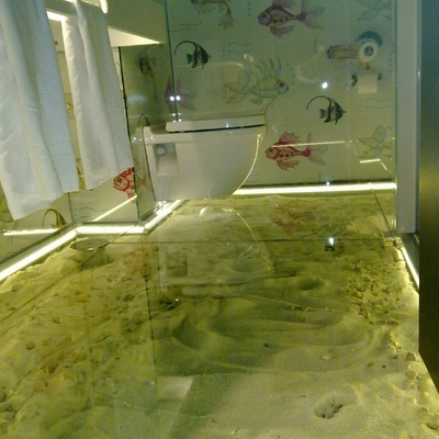led debajo del cristal