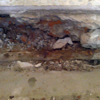 Substitución acometida agua y solar patio
