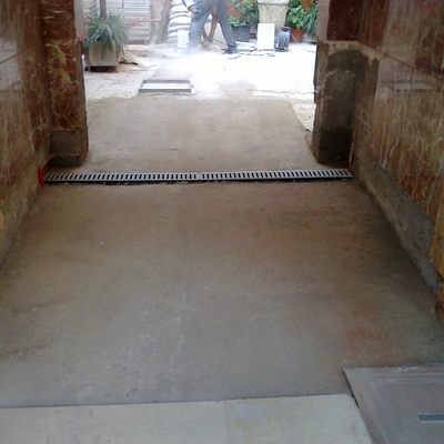 Substitución acometida agua y solar patio