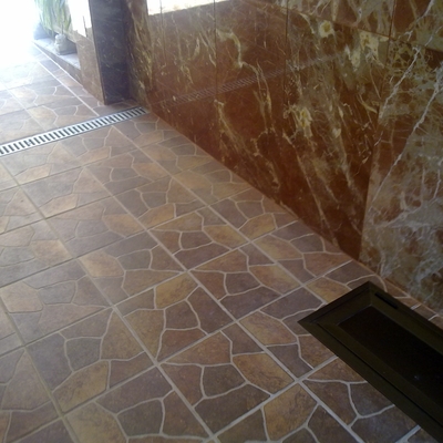 Substitución acometida agua y solar patio