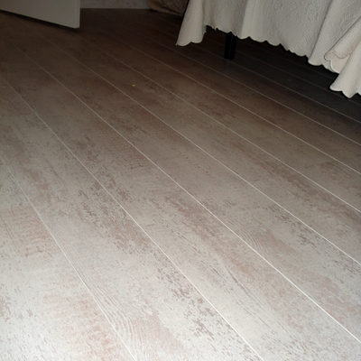 SUELO LAMINADO DORMITORIO