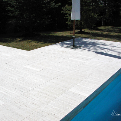 Sustitución de solado perimetral de piscina