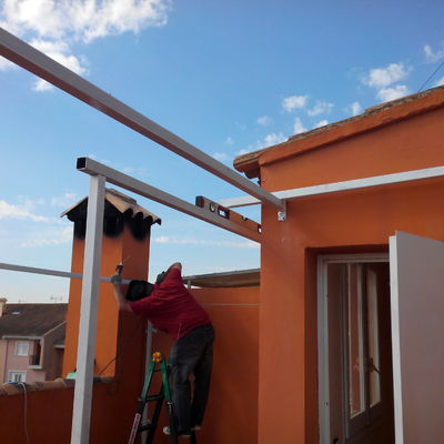 Techo de terraza realizado en panel sandwich