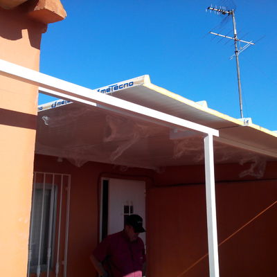 Techo de terraza realizado en panel sandwich