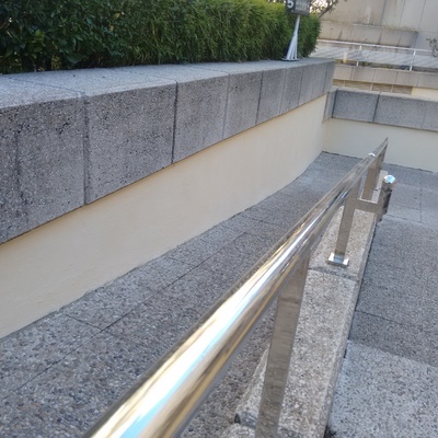 Entrada peatonal a comunidad