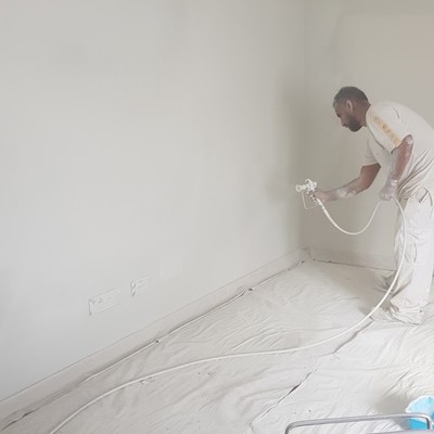 salon pintado con airless