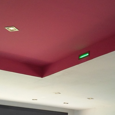 todo tipo de luces y formas en el techo