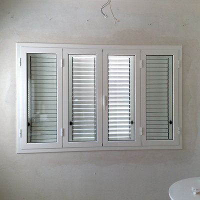 ventana con mallorquina