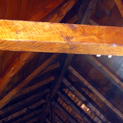 Viga de madera rústica recuperada