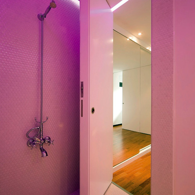 Vivienda con control Domótico y cambio de color