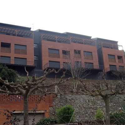 Vivienda plurifamiliar realizada en Castellví de Rosanes (Obra nueva)