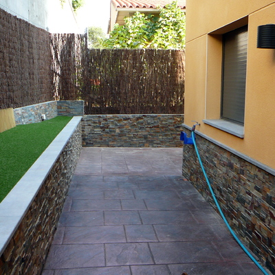 Vivienda unifamiliar aislada, pasillo jardín