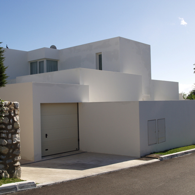 VIVIENDA UNIFAMILIAR EN MARBELLA-REFORMA Y AMPLIACION