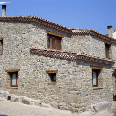 VIVIENDA UNIFAMILIAR EN VILLAFRANCA DE LA SIERRA (AVIILA)