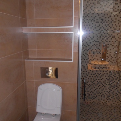 wc suspendido