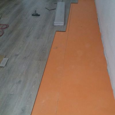Colocacion de suelo sintetico.