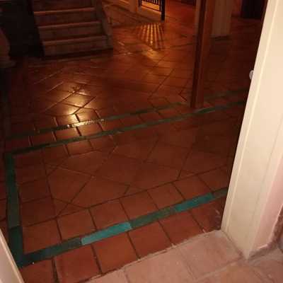 pulido e hidrofugado de pavimento de barro terracota