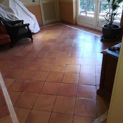 pulido e hidrofugado de barro terracota