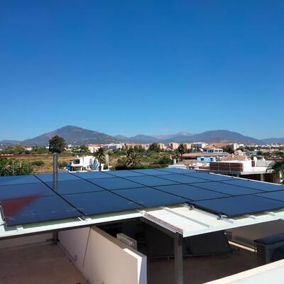 Instalación fotovoltaica en pérgola