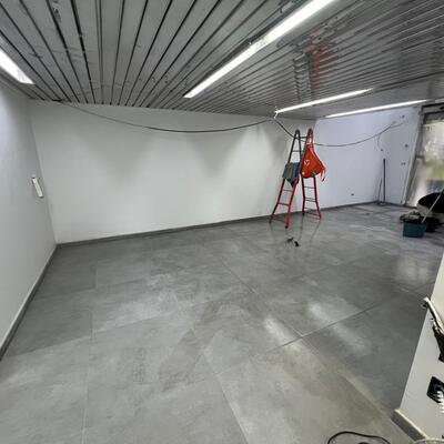 Renovación de suelo en local comercial