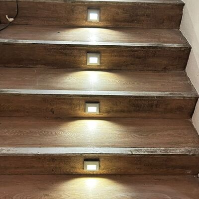 Instalación de luz de guardia en escaleras