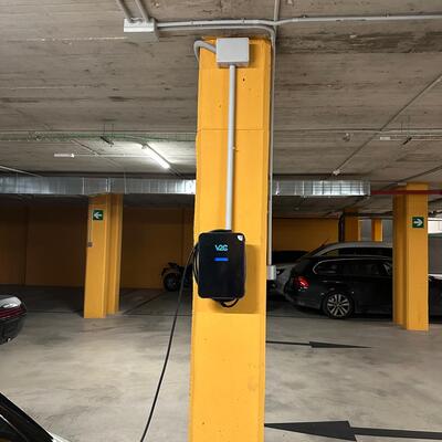 Cargador de vehículo eléctrico, vista alejada