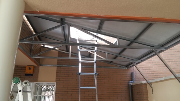 Foto Montaje De Panel Sandwich De Tejados Syncron Habitissimo