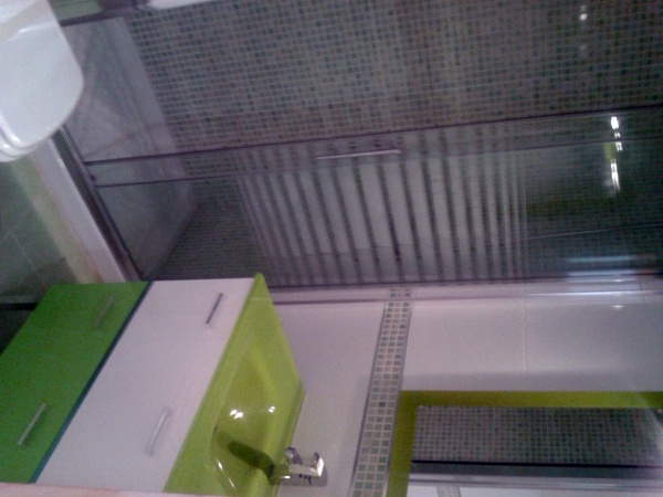 DETALLES DES INTERIOR DE LA DUCHA