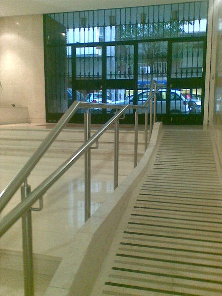 Foto: Doble Barandilla Acero Inoxidable para Rampa y Escalera de Jose