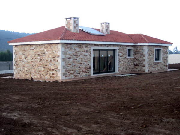 DOS VIVIENDAS UNIFAMILIARES EN MONTE XALO