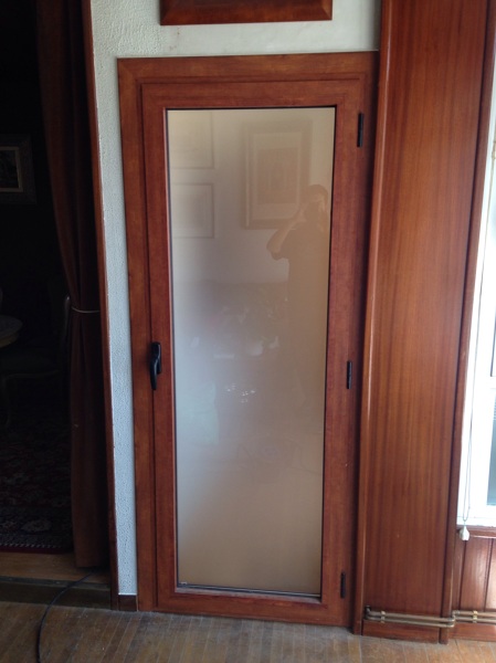 Puerta aluminio rpt cedro