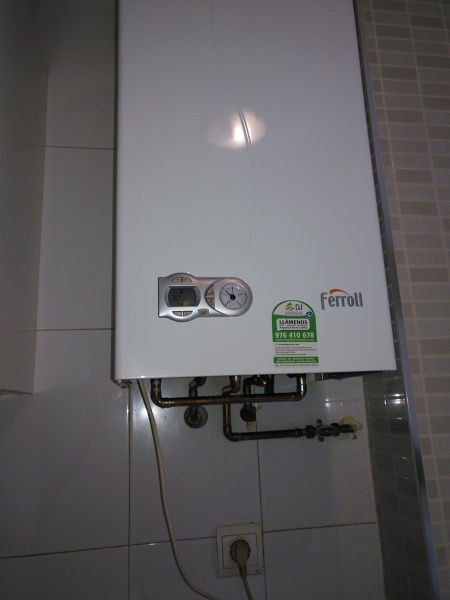 Foto: Calentador de Gas de Instalaciones JBV #1772798 - Habitissimo