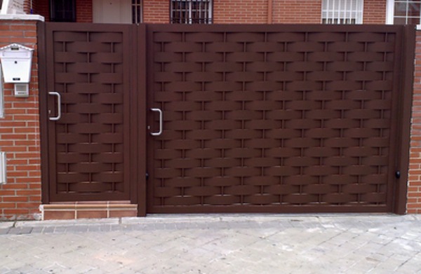 PUERTA BATIENTE UNA HOJA Y PEATONAL