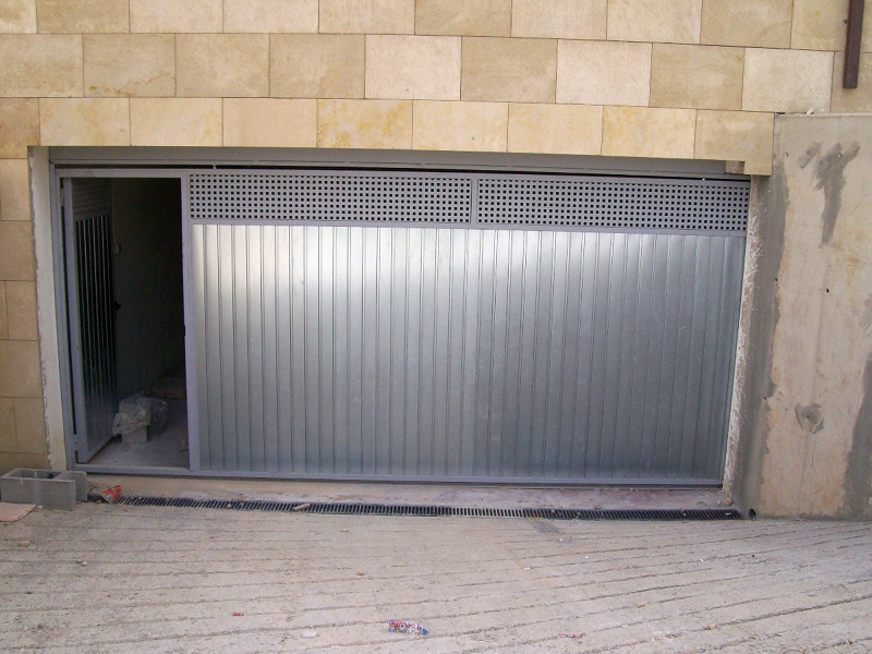 Foto: Puerta Garaje Corredera de Andreu Grupo Integrado, S.l. #131096
