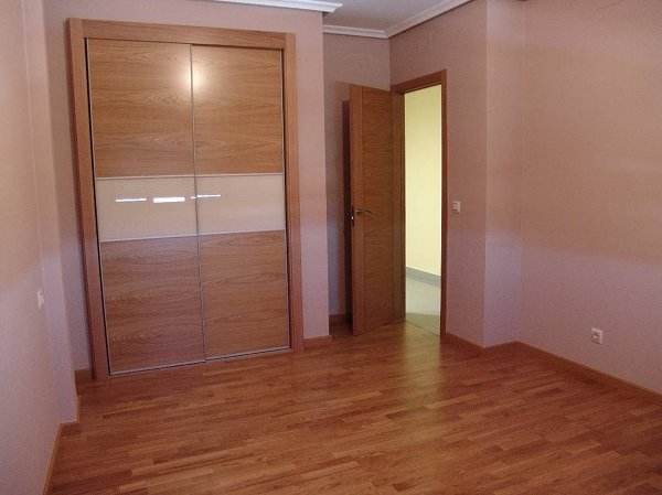 puertas ,armario y suelo